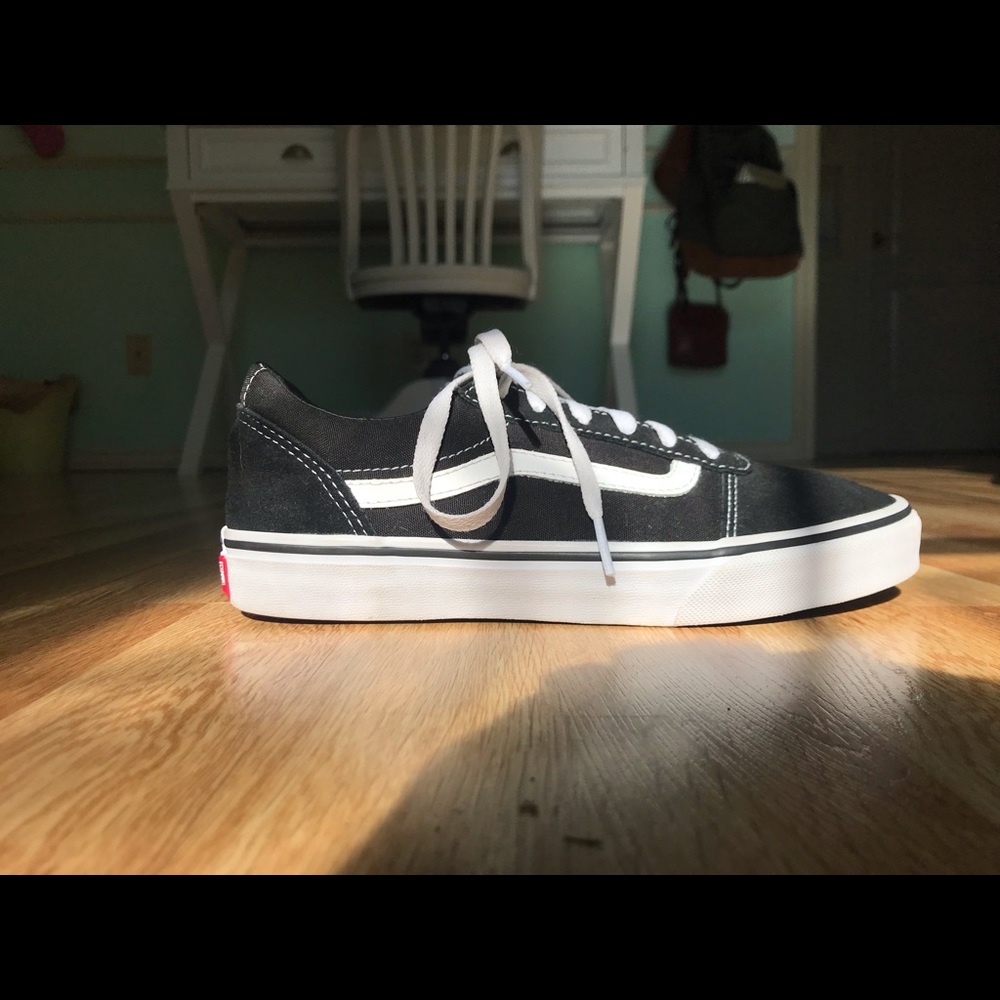 Women’s old Skool vans size 7.5, worn once